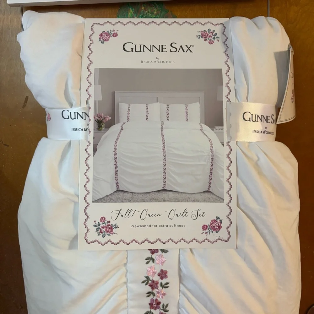 New Gunne Sax Quilt Blanket Full/ Queen. White